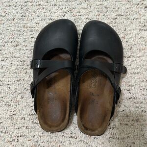 Black birki's clogs size 5-5.5